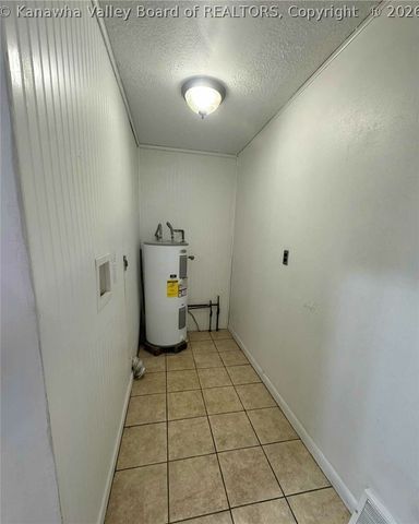 909 Dupont Avenue, Nitro, WV 25143