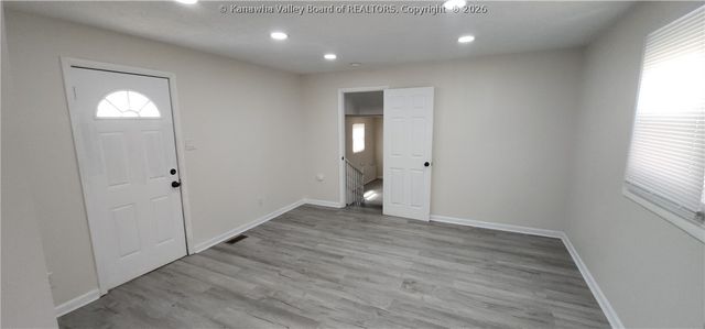 909 Dupont Avenue, Nitro, WV 25143