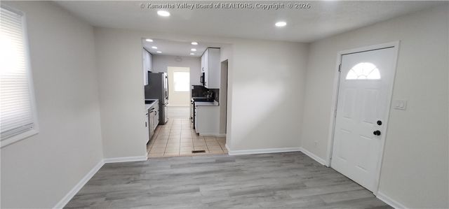 909 Dupont Avenue, Nitro, WV 25143