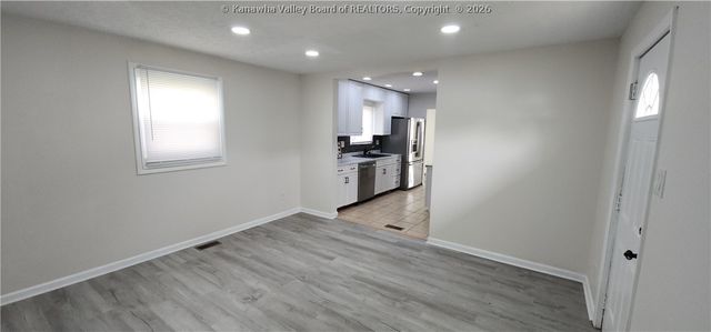 909 Dupont Avenue, Nitro, WV 25143