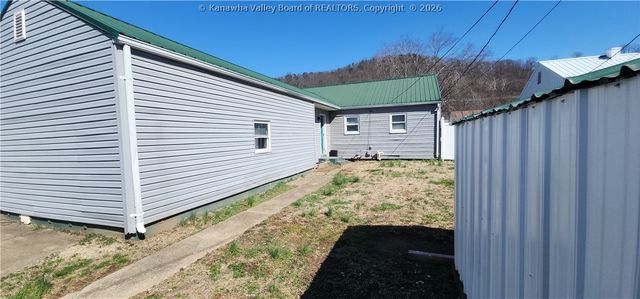 909 Dupont Avenue, Nitro, WV 25143