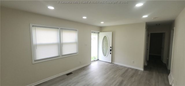 909 Dupont Avenue, Nitro, WV 25143