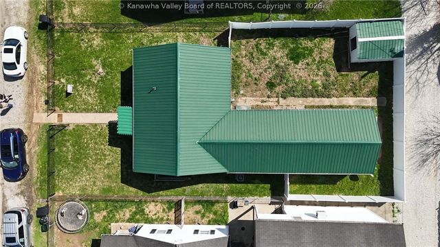 909 Dupont Avenue, Nitro, WV 25143