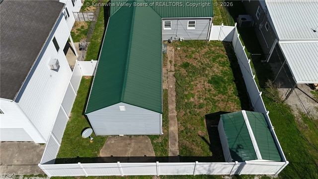 909 Dupont Avenue, Nitro, WV 25143