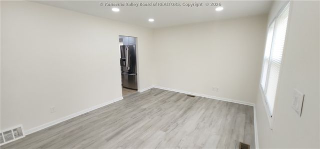 909 Dupont Avenue, Nitro, WV 25143