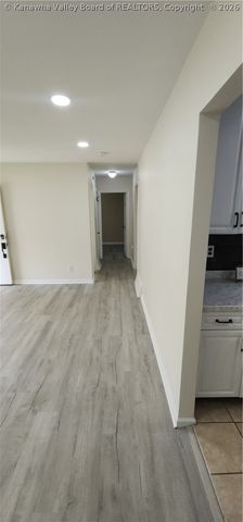 909 Dupont Avenue, Nitro, WV 25143