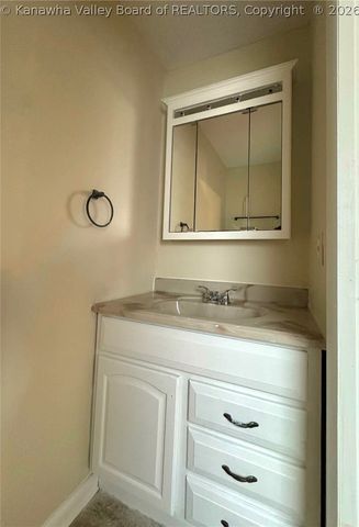 909 Dupont Avenue, Nitro, WV 25143