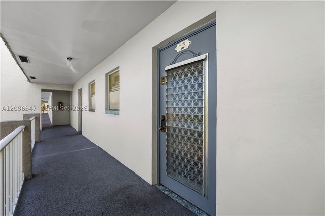 8450 Sunrise Lakes Blvd 306, Sunrise, FL 33322