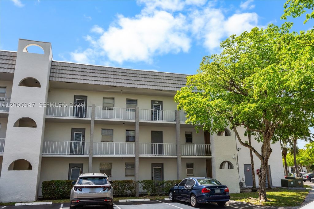 8450 Sunrise Lakes Blvd 306, Sunrise, FL 33322