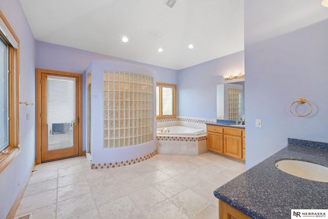 7701 San Mateo Lane, Lincoln, NE 68516