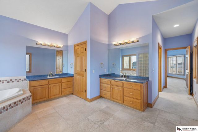 7701 San Mateo Lane, Lincoln, NE 68516