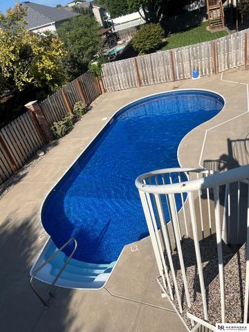 7701 San Mateo Lane, Lincoln, NE 68516