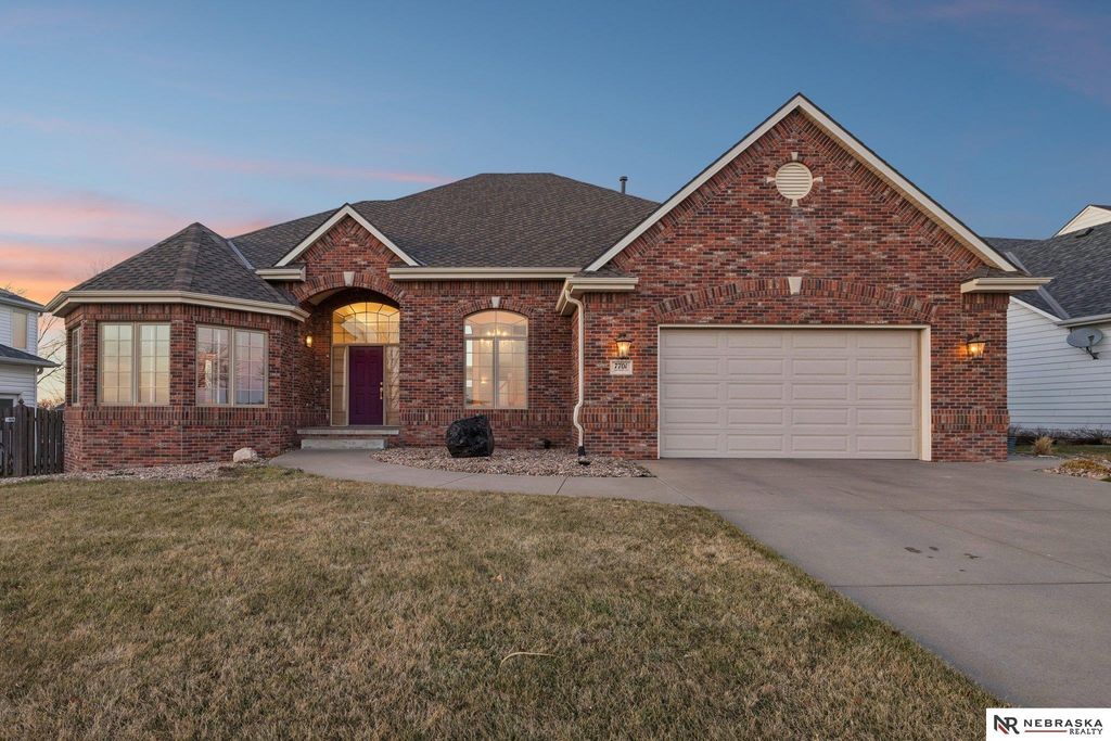 7701 San Mateo Lane, Lincoln, NE 68516