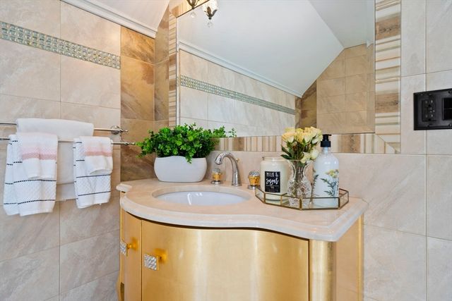 20 Boulder Rd, Newton, MA 02459