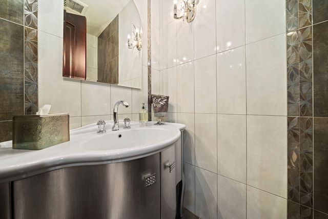 20 Boulder Rd, Newton, MA 02459