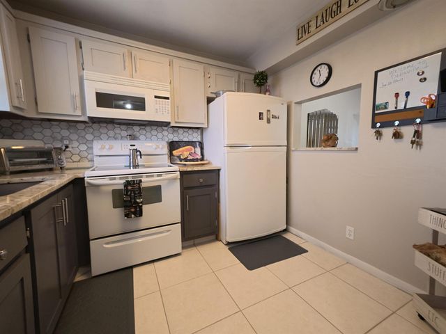 4640 W Lucerne Lakes Blvd W 404, Lake Worth, FL 33467