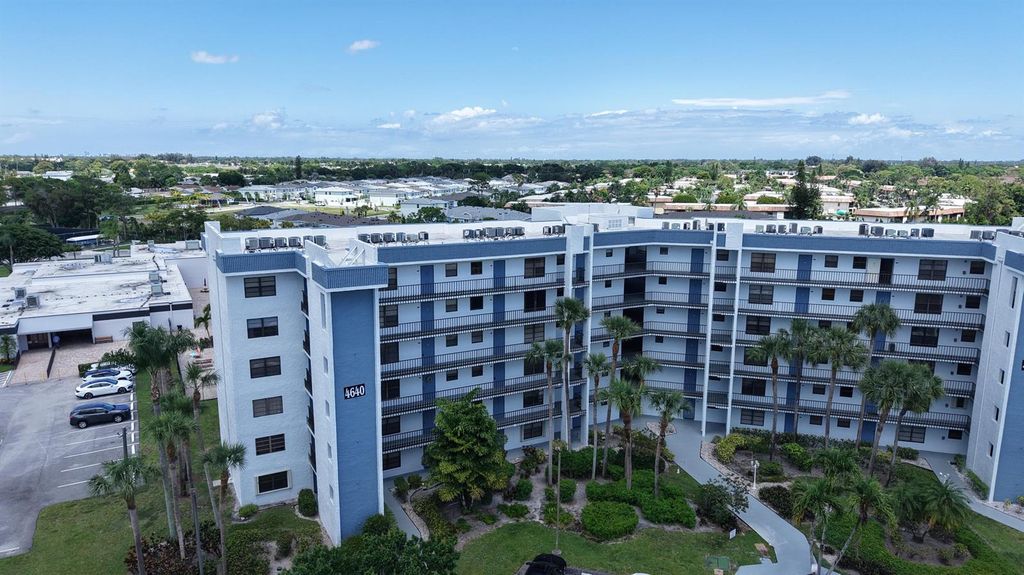 4640 W Lucerne Lakes Blvd W 404, Lake Worth, FL 33467