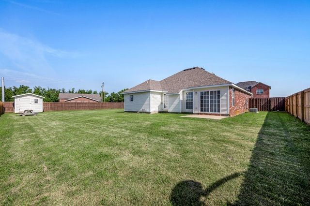 100 E Southpointe Avenue, Rogers, AR 72758