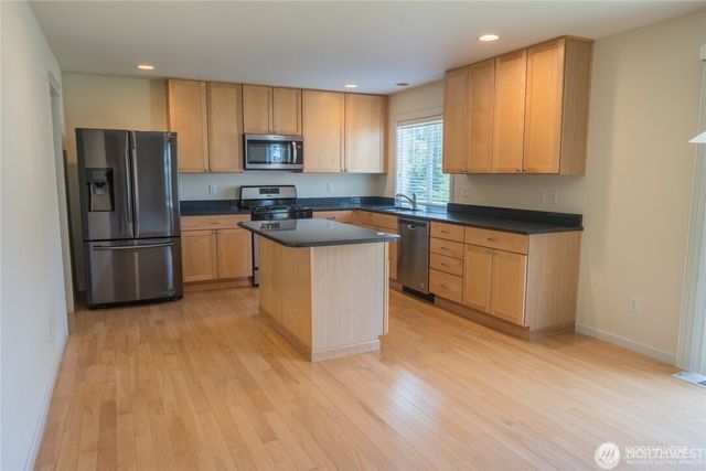 22306 NE 100th Way, Redmond, WA 98053