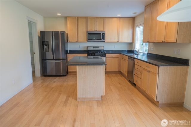 22306 NE 100th Way, Redmond, WA 98053