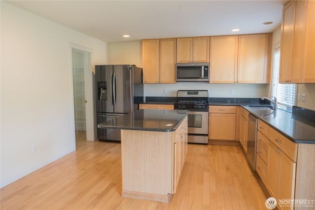 22306 NE 100th Way, Redmond, WA 98053