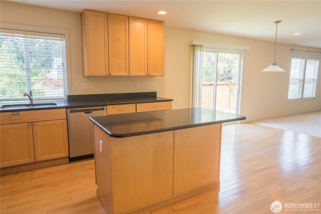 22306 NE 100th Way, Redmond, WA 98053
