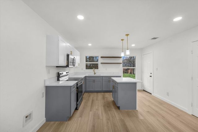 5261 Trail Lake Drive, Fort Worth, TX 76133