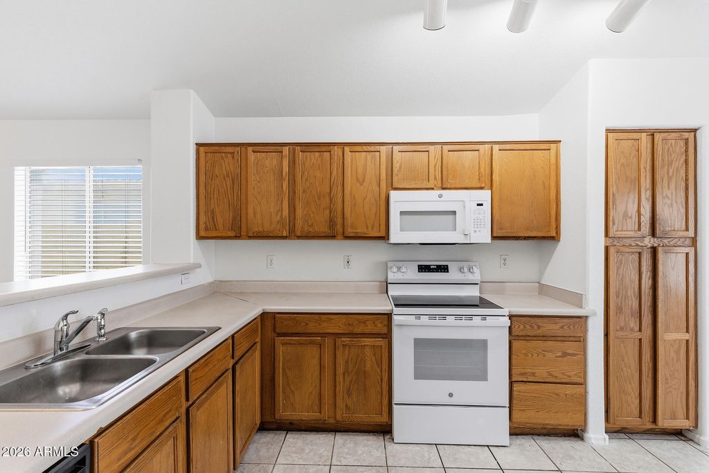 8950 W HOLLY Street, Phoenix, AZ 85037 — photo 2