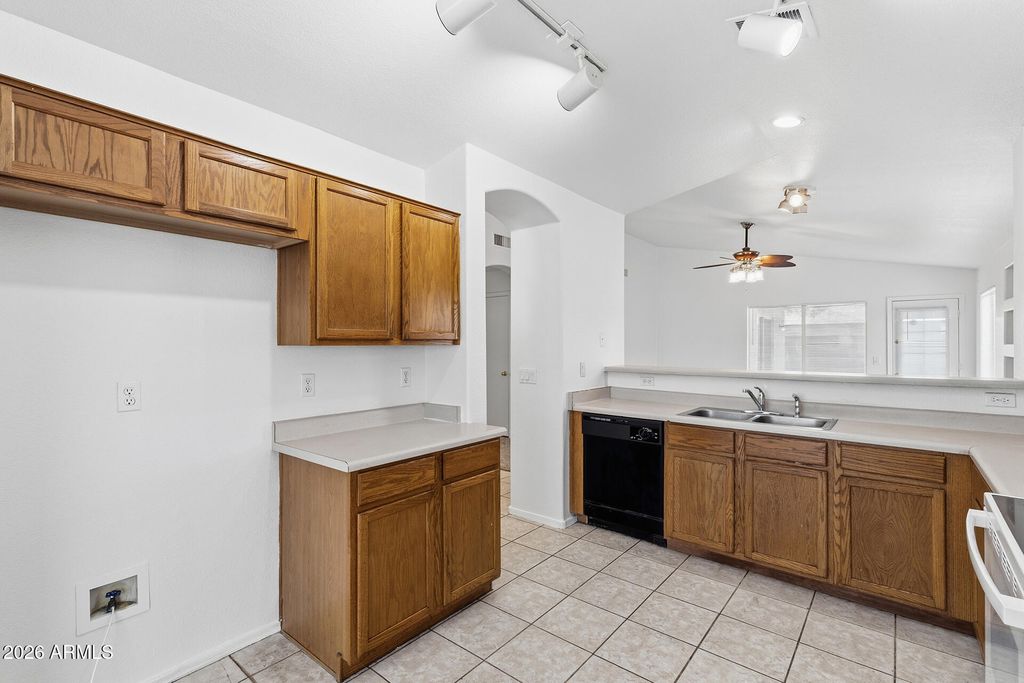 8950 W HOLLY Street, Phoenix, AZ 85037 — photo 4