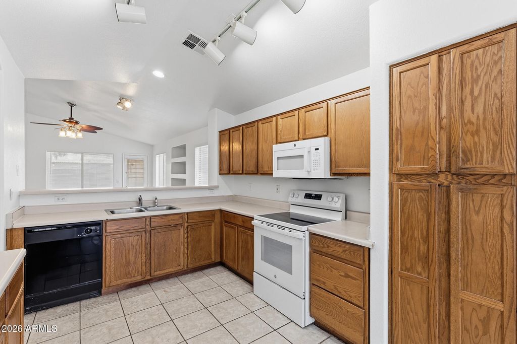 8950 W HOLLY Street, Phoenix, AZ 85037 — photo 5