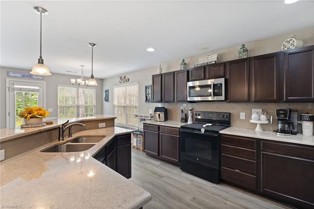 4995 Longburn Lane, Kernersville, NC 27284