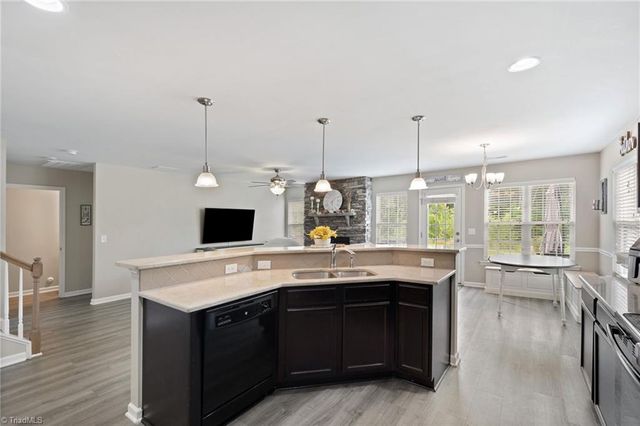 4995 Longburn Lane, Kernersville, NC 27284