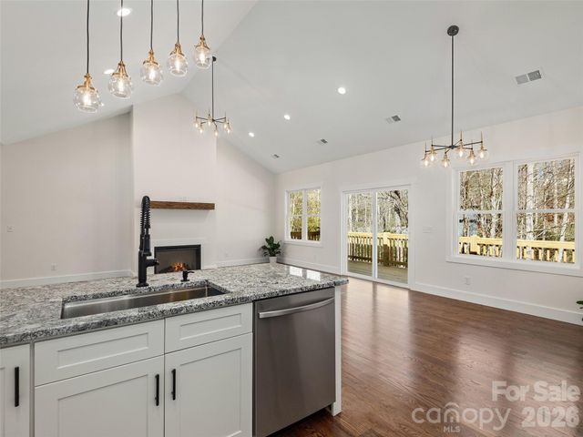 399 Crystal Heights Drive, Hendersonville, NC 28739