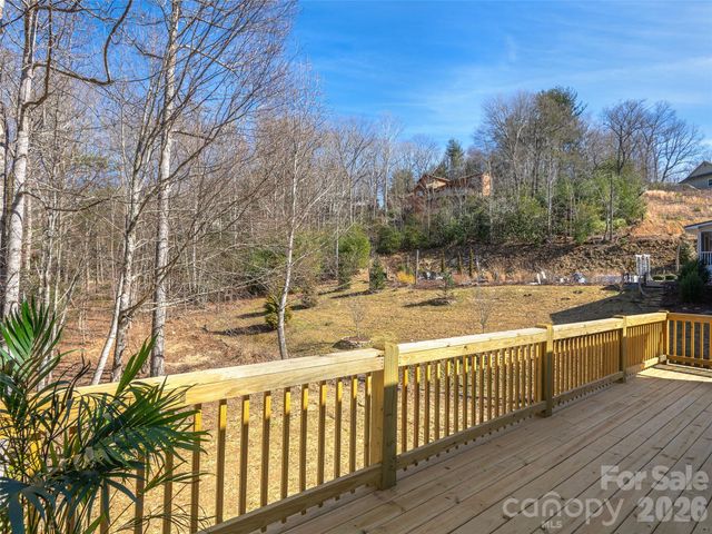 399 Crystal Heights Drive, Hendersonville, NC 28739