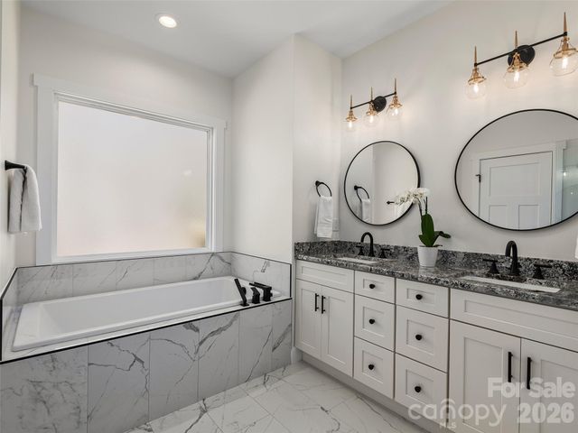 399 Crystal Heights Drive, Hendersonville, NC 28739