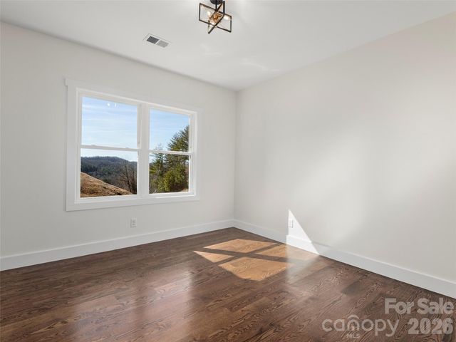 399 Crystal Heights Drive, Hendersonville, NC 28739