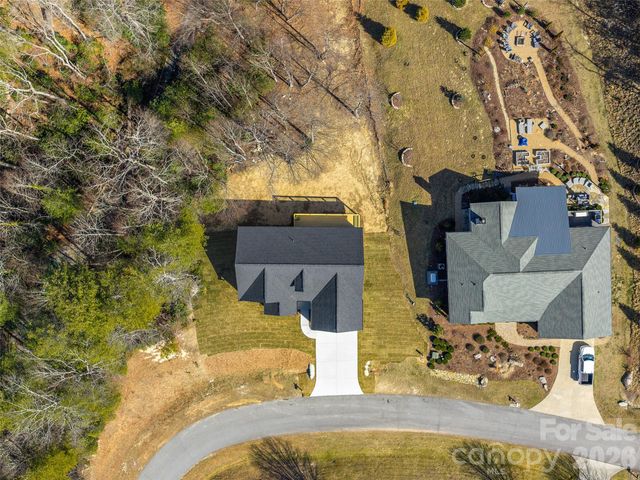 399 Crystal Heights Drive, Hendersonville, NC 28739