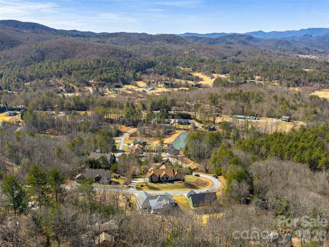 399 Crystal Heights Drive, Hendersonville, NC 28739