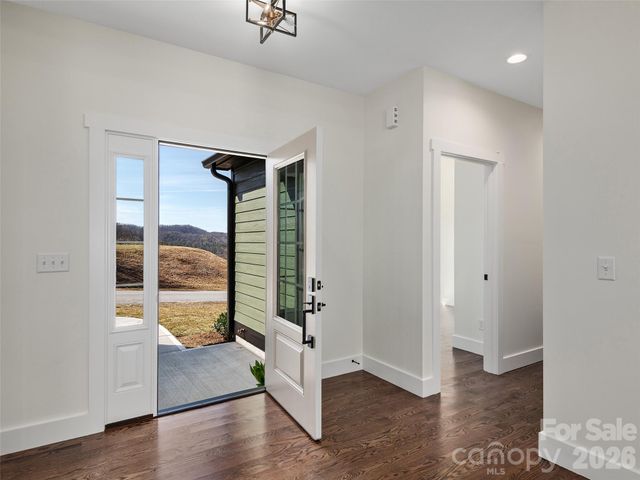 399 Crystal Heights Drive, Hendersonville, NC 28739