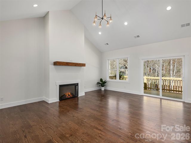 399 Crystal Heights Drive, Hendersonville, NC 28739