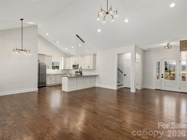 399 Crystal Heights Drive, Hendersonville, NC 28739