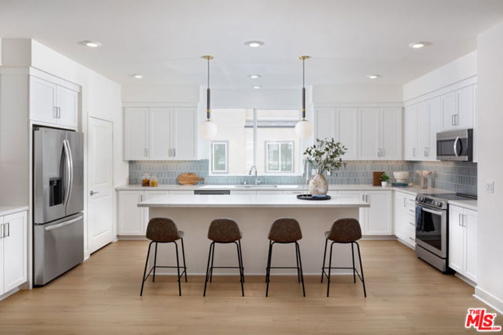 1666 Coral Sea Lane, Los Angeles, CA 90732