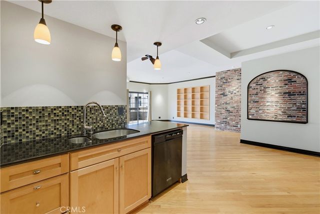 14960 Dickens Street 303, Sherman Oaks, CA 91403