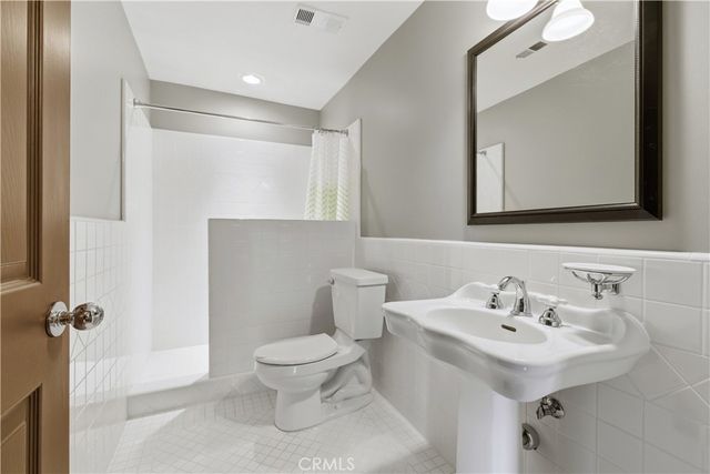 14960 Dickens Street 303, Sherman Oaks, CA 91403