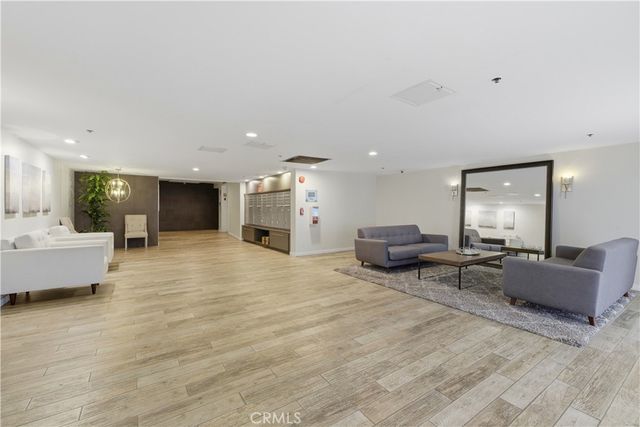 14960 Dickens Street 303, Sherman Oaks, CA 91403
