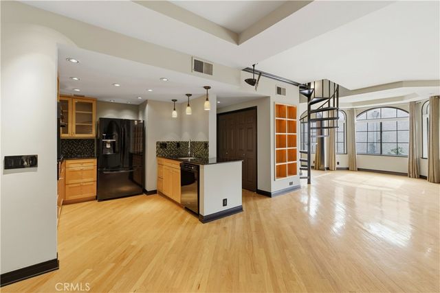 14960 Dickens Street 303, Sherman Oaks, CA 91403