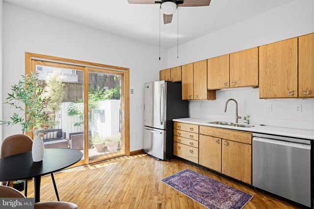 2424 LOMBARD ST, Philadelphia, PA 19146