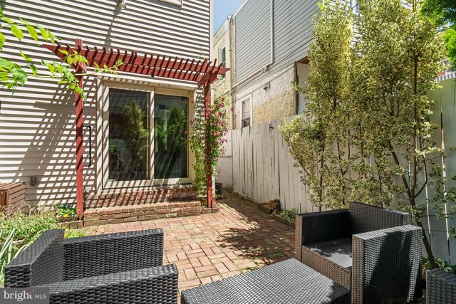2424 LOMBARD ST, Philadelphia, PA 19146