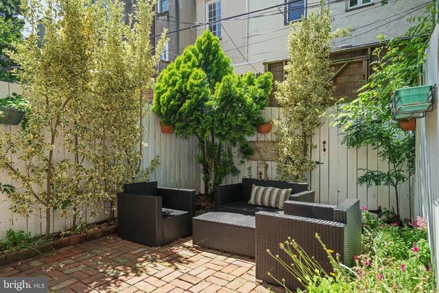 2424 LOMBARD ST, Philadelphia, PA 19146