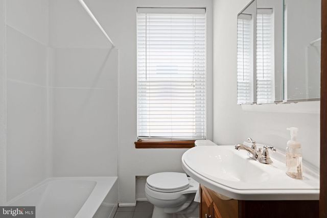 2424 LOMBARD ST, Philadelphia, PA 19146